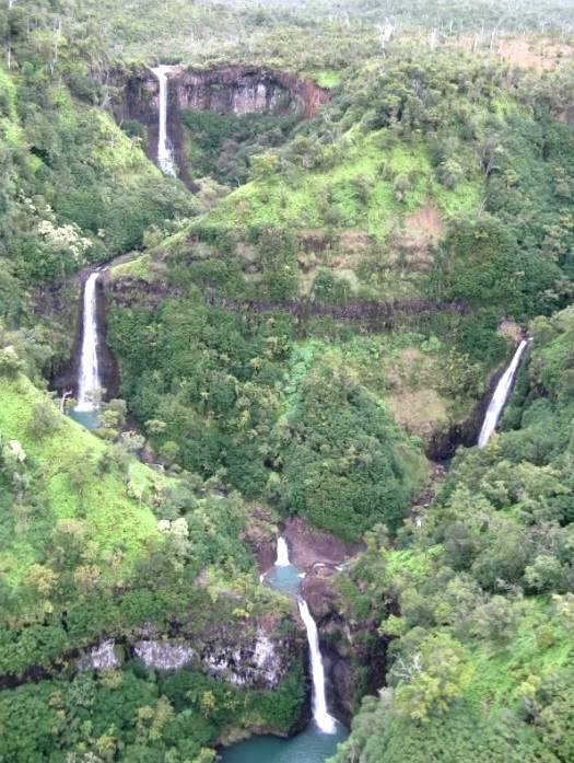 HELICOPTER HUGHES 500 WITH NO DOORS TOUR OVER KAUAI